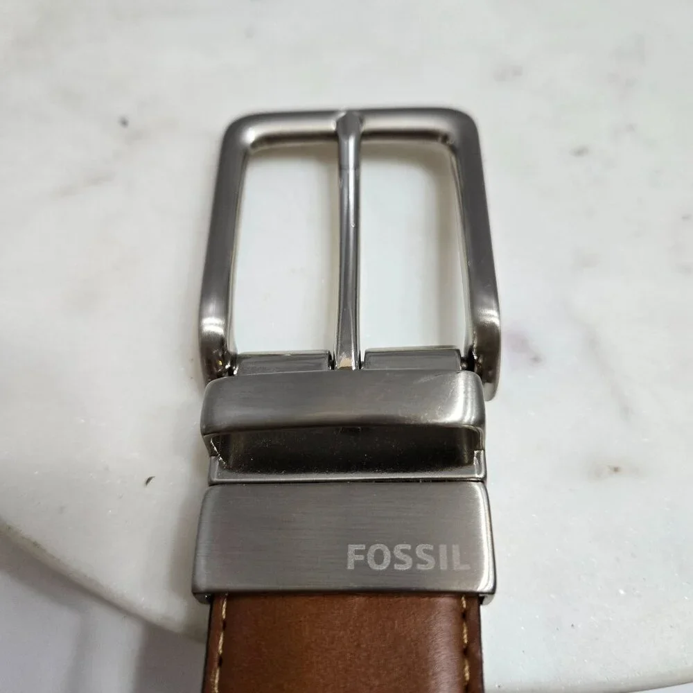 Fossil Mens Brown‎ Leather Belt Size 35 Silver Buckle Casual Preppy Neutral